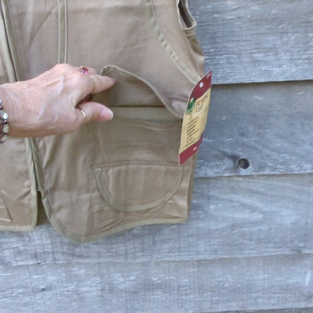 Men’s Hunting Vest Ozark Trail Size Large Lightweight Khaki Zip Up. New - Picture 7 of 13